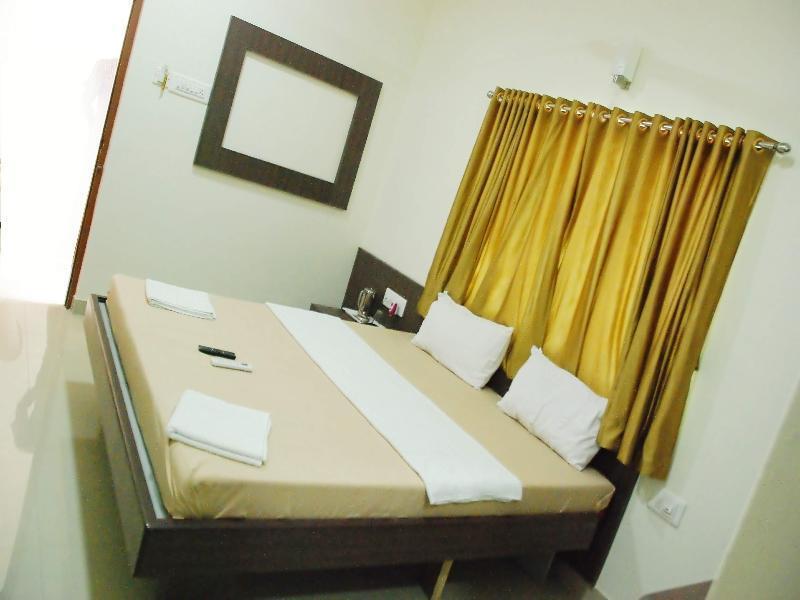 Hotel Pon Amutha Karūr Εξωτερικό φωτογραφία